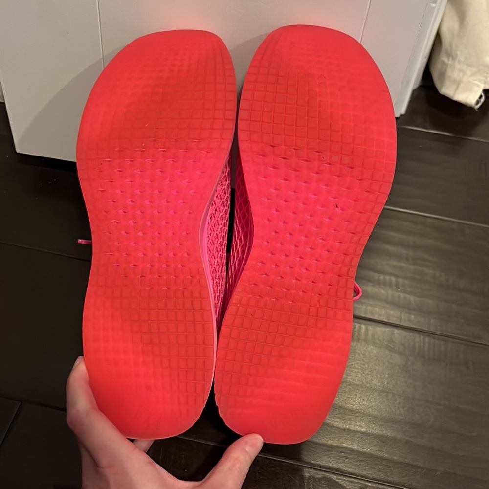 Women’s NOBULL Mesh bright pink shoes - Picture 8 of 11